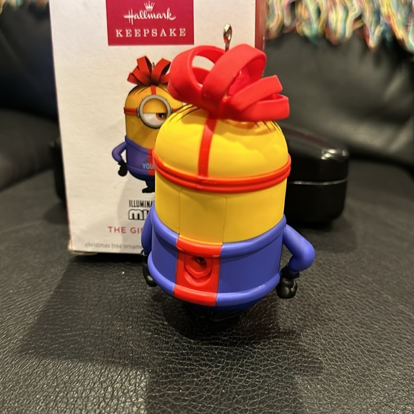 Brand new Hallmark Illumination minions Christmas tree ornament - Picture 5 of 5
